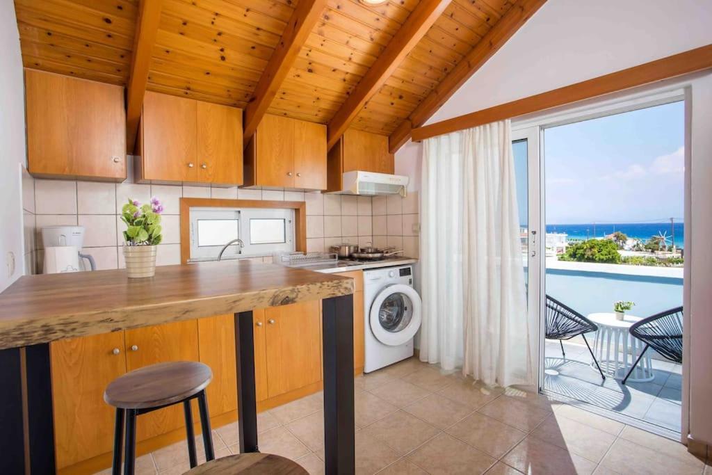 Megat Seaview And Seaside Apartments إياليسوس المظهر الخارجي الصورة