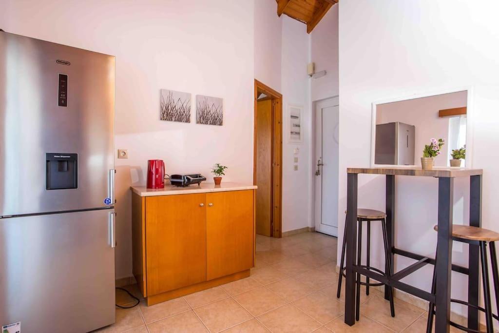 Megat Seaview And Seaside Apartments إياليسوس المظهر الخارجي الصورة